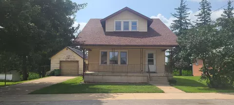 305 Church St, Luana, IA 52156