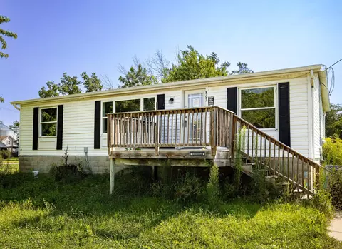 802 Nelson Ave, Independence, IA 50644