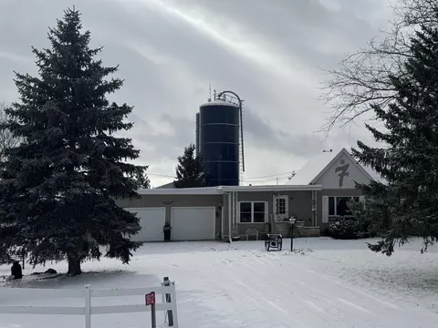 1812 Timber Ave, Charles City, IA 50616