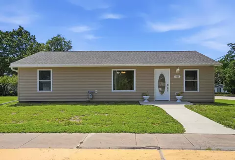 615 SW 4th St, Independence, IA 50644