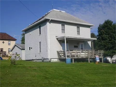 209 Burgess St, Luana, IA 52156