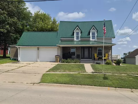 516 Commercial St, Strawberry Point, IA 52076