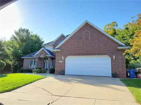 731 E Franklin St, Denver, IA 50622