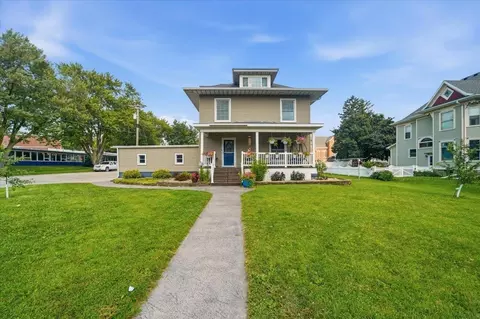 218 NE 3rd Ave, Independence, IA 50644