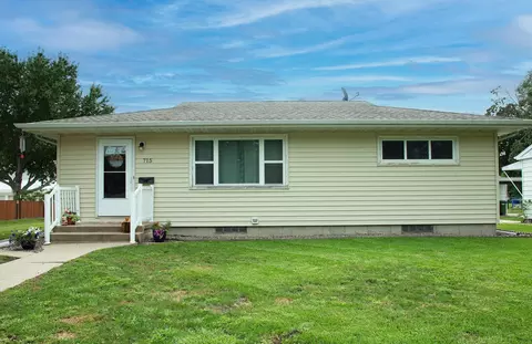 715 4th Se St, Waverly, IA 50677