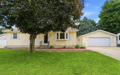 1418 SW 2nd St, Independence, IA 50644