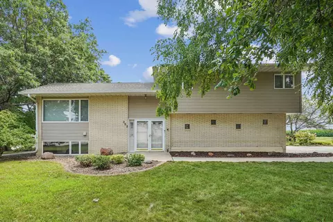 202 Bonnie Blvd, Hudson, IA 50643