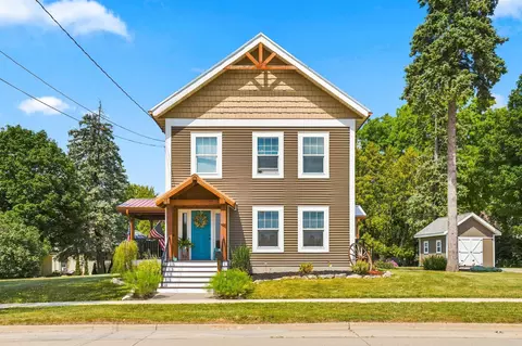 106 E Main St, Waukon, IA 52172