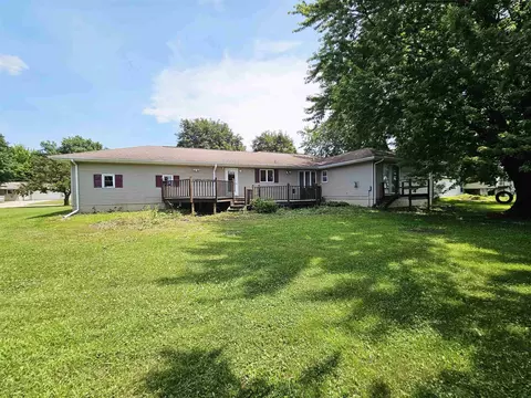 Exterior - 715 Malone Ave, Readlyn, IA 50668 photo 3 of 5