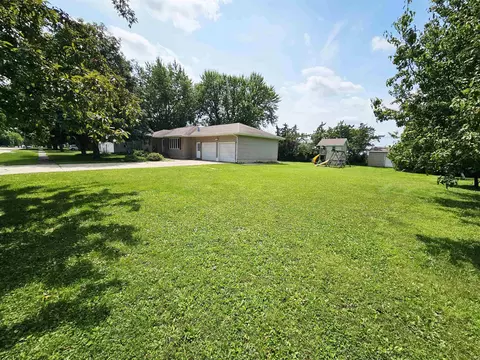 Exterior - 715 Malone Ave, Readlyn, IA 50668 photo 2 of 5