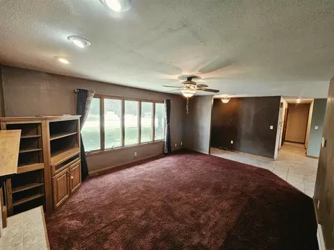 Living - 715 Malone Ave, Readlyn, IA 50668 photo 2 of 5