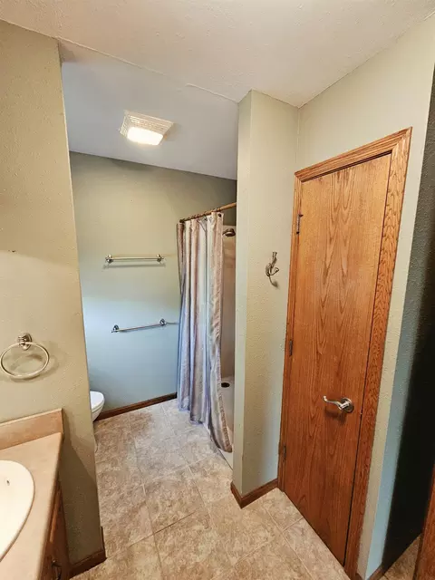 Bath - 715 Malone Ave, Readlyn, IA 50668 photo 4 of 4