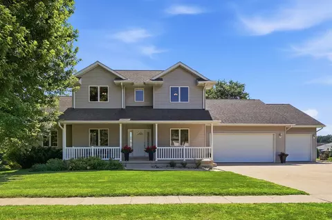 310 12th St NE, Waverly, IA 50677