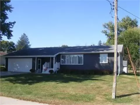 204 S Owl St, Lawler, IA 52154