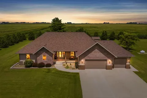 7525 E Bennington Rd, Dunkerton, IA 50626