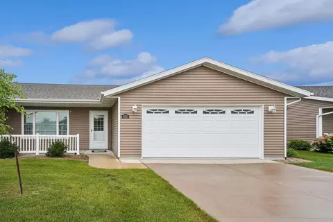 803 SW Spruce Dr #8, Independence, IA 50644