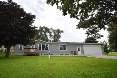 904 E Cedar St, Quasqueton, IA 52326