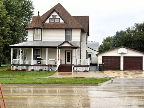 302 Allamakee St, Waukon, IA 52172