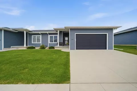 444 Autumn Ln, Cedar Falls, IA 50613