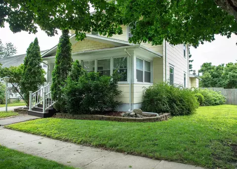 206 H Ave, Grundy Center, IA 50638