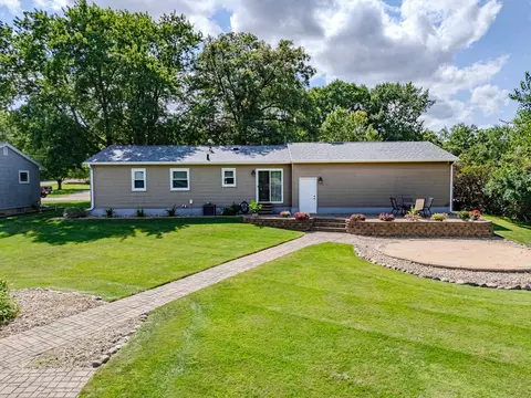 Exterior - 227 Longview Dr, Waterloo, IA 50701 photo 3 of 8