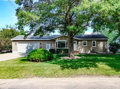 Exterior - 227 Longview Dr, Waterloo, IA 50701 photo 2 of 8