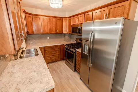 Kitchen - 227 Longview Dr, Waterloo, IA 50701 photo 1 of 6