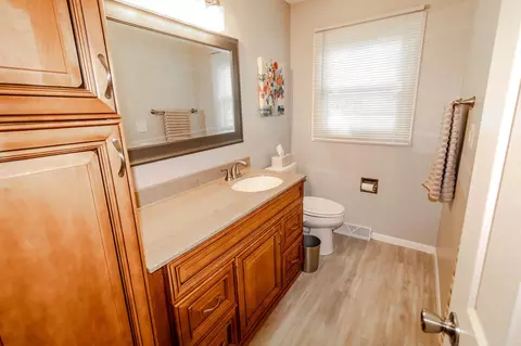 Bath - 227 Longview Dr, Waterloo, IA 50701 photo 2 of 6