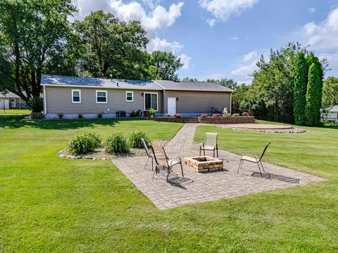 Exterior - 227 Longview Dr, Waterloo, IA 50701 photo 5 of 8