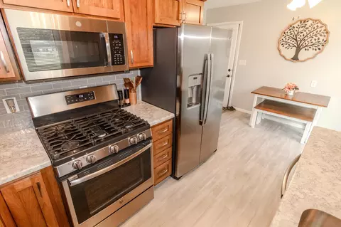 Kitchen - 227 Longview Dr, Waterloo, IA 50701 photo 6 of 6