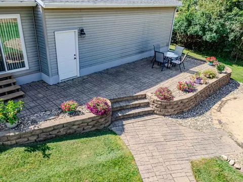 Exterior - 227 Longview Dr, Waterloo, IA 50701 photo 4 of 8