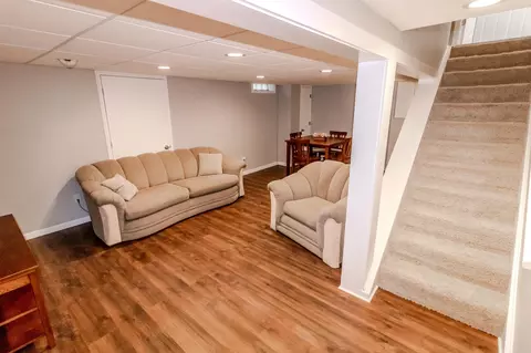 Living - 227 Longview Dr, Waterloo, IA 50701 photo 3 of 4