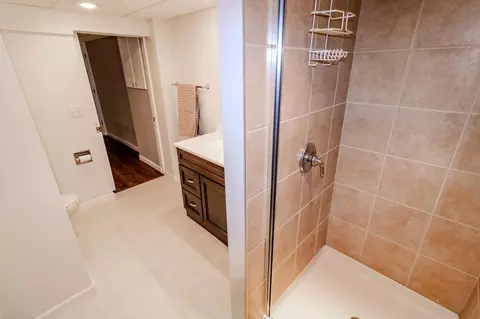 Bath - 227 Longview Dr, Waterloo, IA 50701 photo 6 of 6