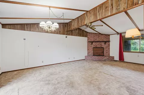 Living - 21635 Walnut Ave, Shell Rock, IA 50670 photo 2 of 3
