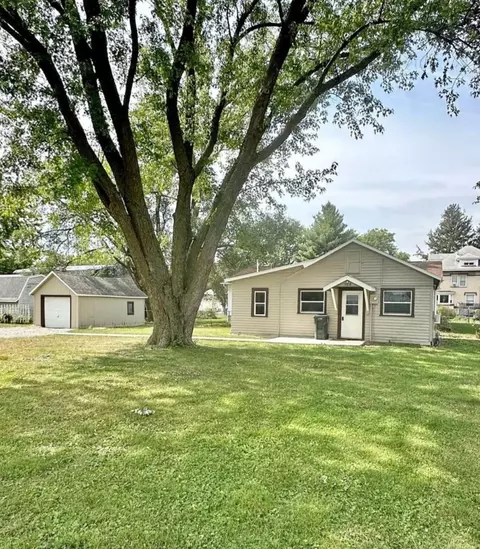 705 Pine St, La Porte City, IA 50651