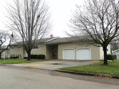 1304 8th St, Grundy Center, IA 50638