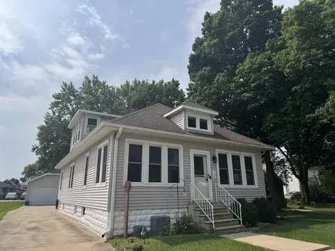 706 Wemple St, Parkersburg, IA 50665