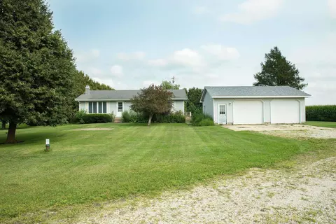 2934 Pembroke Ave, Fredericksburg, IA 50630