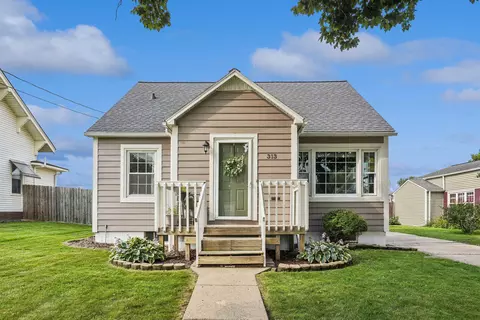 313 H Ave, Grundy Center, IA 50638
