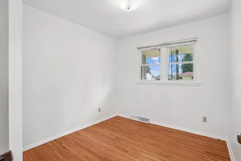 Bedroom - 512 Maple St, Washburn, IA 50702 photo 3 of 5