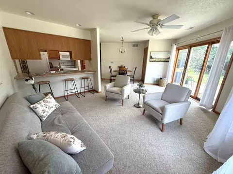1412 Stone Ln #407, Waverly, IA 50677