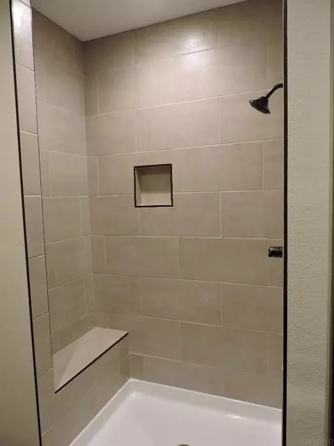 Bath - 706 E Water St #1, Decorah, IA 52101 photo 3 of 4