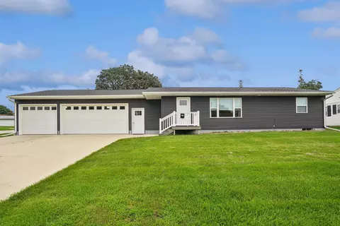 307 7th Ave SE, Oelwein, IA 50662