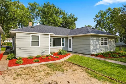 415 Hopkins St, Jesup, IA 50648