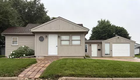 1005 M Ave, Grundy Center, IA 50638