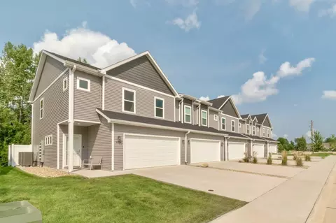 4324 Spruce Creek Dr, Cedar Falls, IA 50613