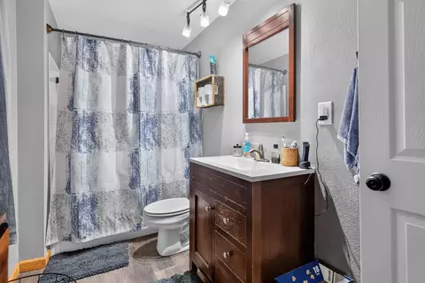 Bath - 711 Bishop Ave, Waterloo, IA 50707 photo 2 of 2