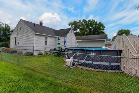 Exterior - 711 Bishop Ave, Waterloo, IA 50707 photo 6 of 10