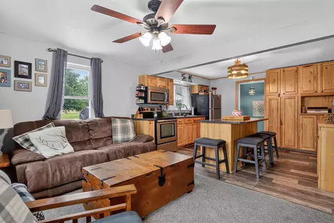 Living - 711 Bishop Ave, Waterloo, IA 50707 photo 1 of 3