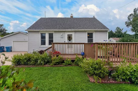 711 Bishop Ave, Waterloo, IA 50707